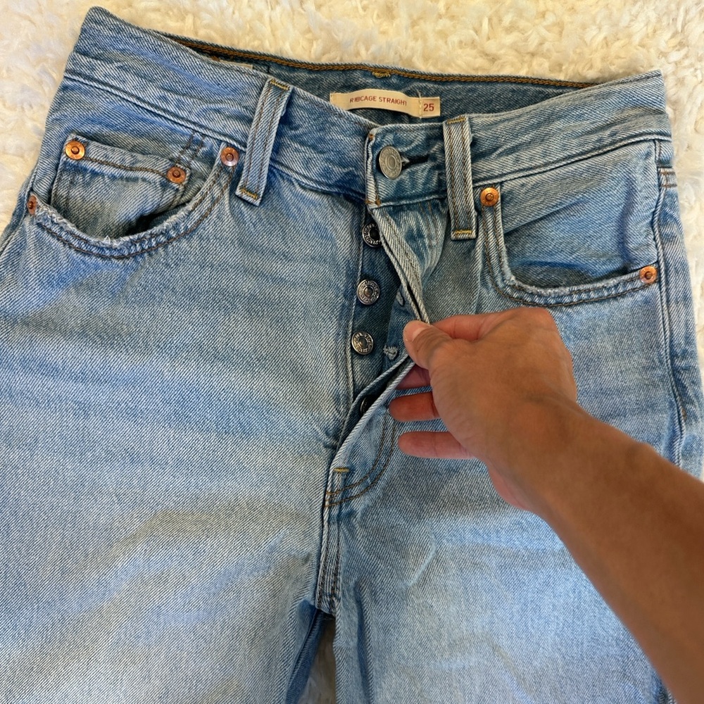Levi’s Ribcage Straight Leg - Picture 2 of 5